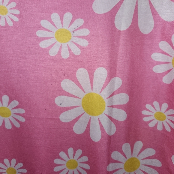 Pink Floral Short Sleeve Tee with Daisy Pattern - Picture 5 of 5